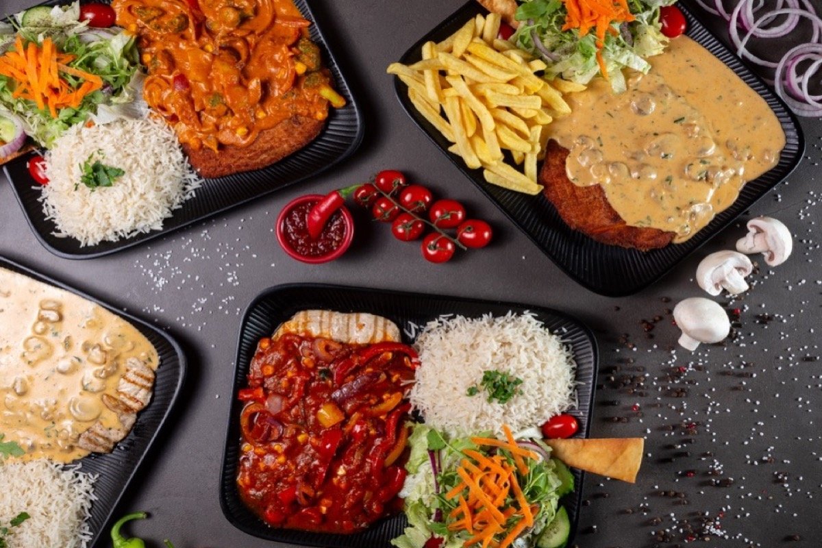 Club Platten – Großes Halal Gericht mit Hähnchen, Reis und Beilagen, Berlin